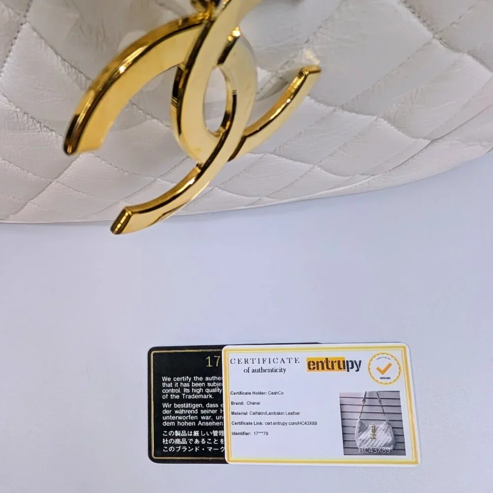 Chanel Rare Vintage White Quilted Lambskin Large Hobo Tote 24k GHW - Picture 16 of 16